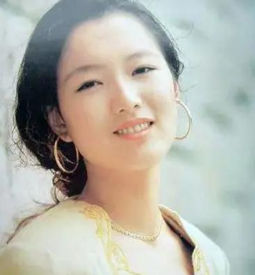 缺席