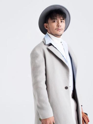 李昂