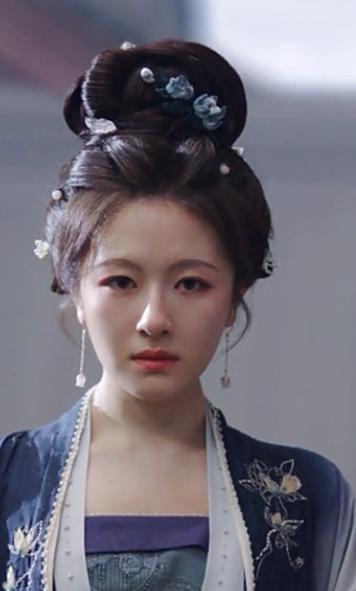 秦莞